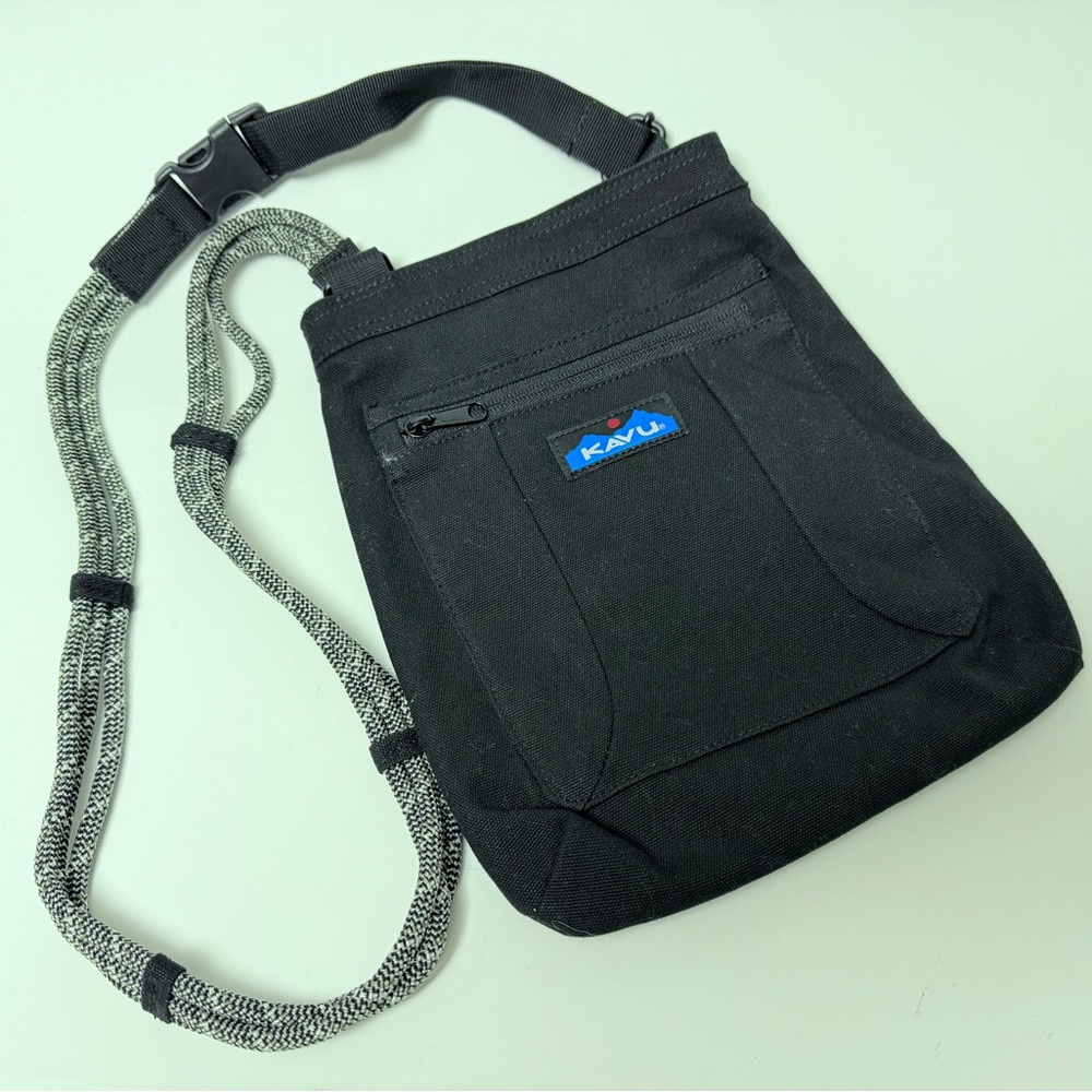 KAVU Unisex Black with gray straps cross body bag.